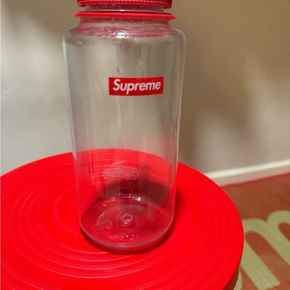 Supreme 32oz Nalgene Bottle - Picture 3 of 3